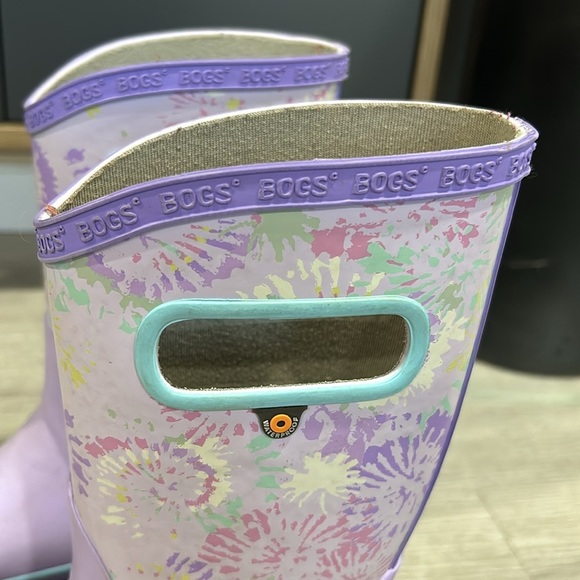 Bogs tie dye splatter rain boots in purple 3Y - Picture 6 of 13